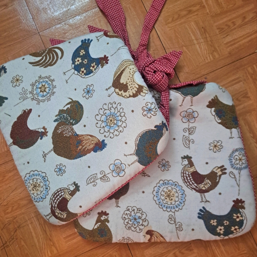 Pair of roosters cushions